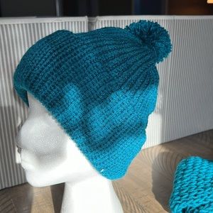 Handmade Knit Womens/Girls Beanie and Infinity scarf  NEW